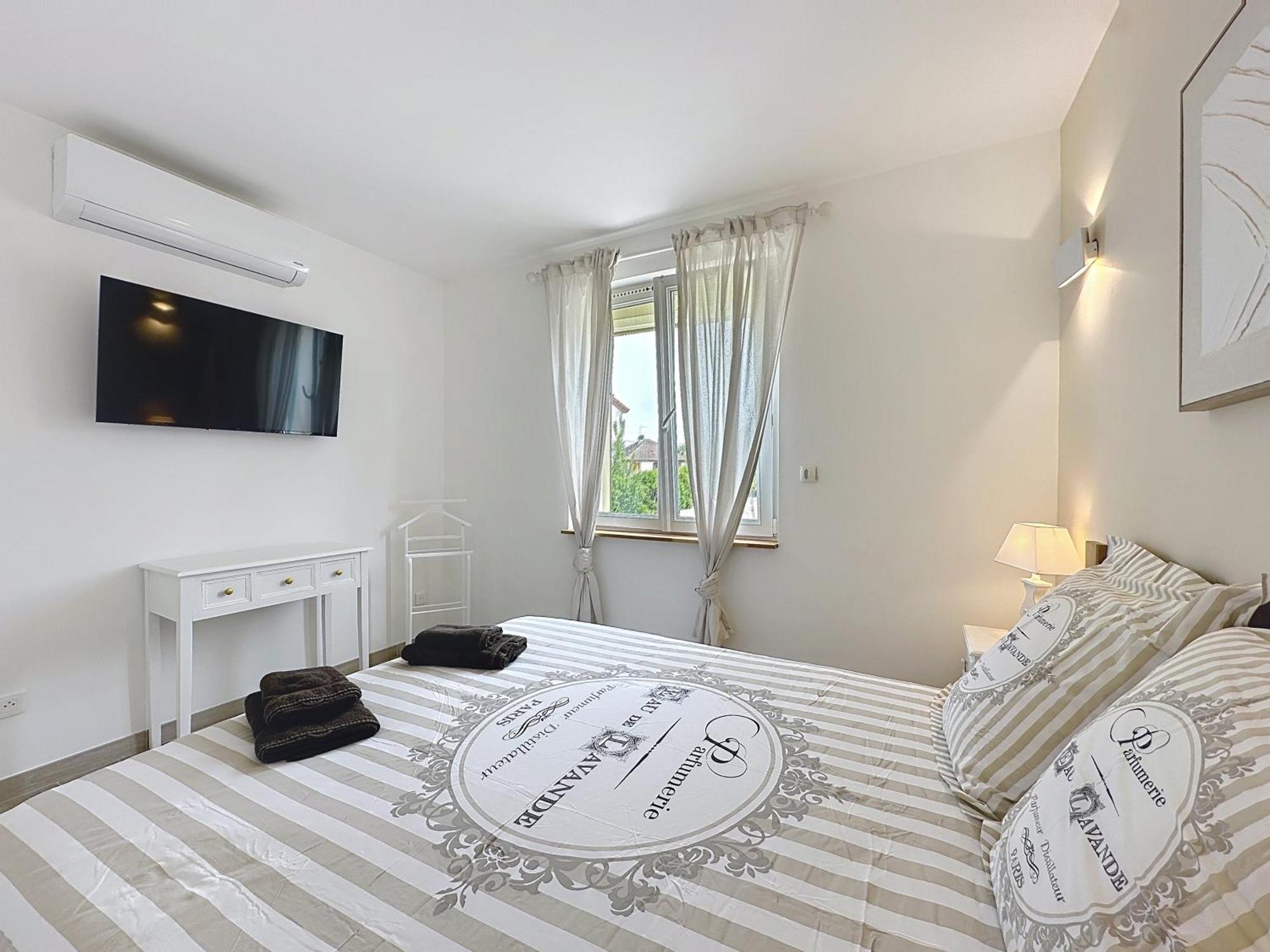 Charmante Maison 2 Chambres Avec Cour Et Jardin Sainte-Savine Eksteriør bilde